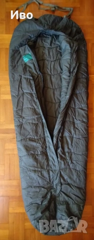 Carinthia 3-сезонен спален чувал с водонепромокаем протектор , снимка 2 - Къмпинг мебели - 53289036