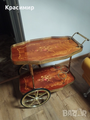 Старинна количка за сервиране с интарзия.