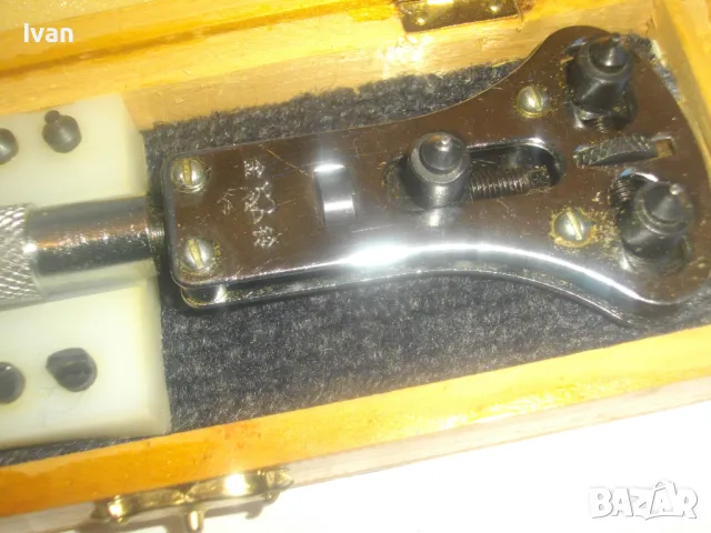 НОВ ЧАСОВНИКАРСКИ СПЕЦИАЛИЗИРАН ИНСТРУМЕНТ РЪЧЕН МЕХАНИЧЕН КЛЮЧ 145мм с 12 приставки в дървена кутия, снимка 6 - Други инструменти - 47943342