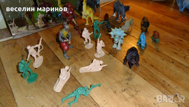 Продавам пластмасови фигурки на животни и войници, снимка 2 - Колекции - 33116703