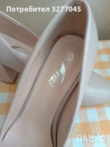 Елегантни дамски обувки 