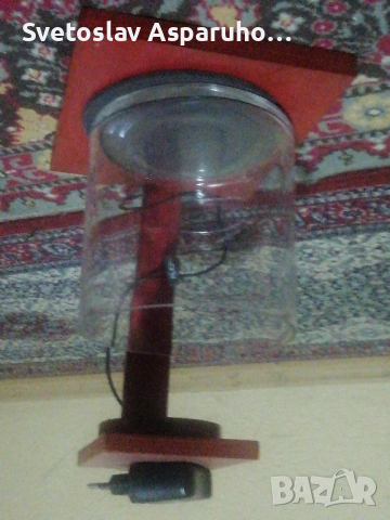 аквариум колба с ръчно изработена дървена подложка с LED. осветление 