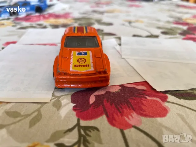 Английско Корги Опел Манта 1:43, снимка 3 - Колекции - 50141384