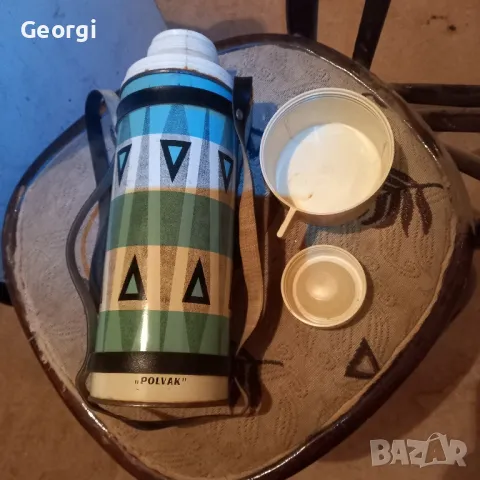 термос от соца в много добро състояние за годините кожената каишка също е на термоса