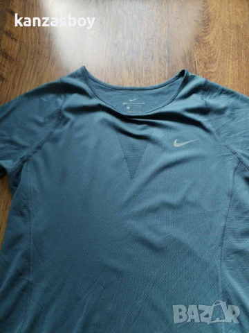 Nike Zonal Cooling - страхотна дамска тениска КАТО НОВА L, снимка 5 - Тениски - 50449453