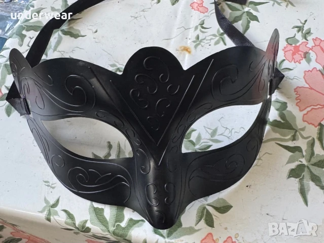 Винтидж маска, снимка 2 - Колиета, медальони, синджири - 50865712