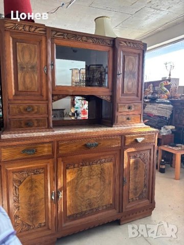 Масивен шкаф с мрамор