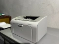 Лазерен принтер HP P1005 + малъл скенер и 5 тонер касети , снимка 1