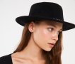 Черна дамска шапка с периферия и декоративни детайли в сребрист цвят