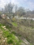 Продава се вила с двор 1.5декара с ток и вода местото е заградено с циментови колове и бодлива тел, снимка 8
