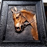 Картина портрет на кон, релеф от масивен бронз, снимка 1 - Антикварни и старинни предмети - 35202297