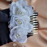 Сватбен аксесоар - метален гребен с три красиви бели цветя от плат, снимка 8 - Аксесоари за коса - 39300070