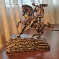 Масивен метален конник 1.4кг –стара статуетка, Отлична!, снимка 1 - Антикварни и старинни предмети - 34930338