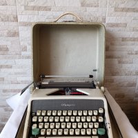 Стара пишеща машина Olympia De Luxe SM7 - Made in Germany - 1960 г., снимка 1 - Антикварни и старинни предмети - 38385662