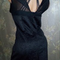 Amisu-Прекрасна черна рокля с релефни флорални мотиви и тюл- М, снимка 1 - Рокли - 33027368