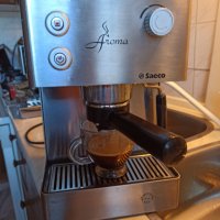 Кафе машина Саеко Арома с ръкохватка с крема диск, работи перфектно и прави страхотно кафе с каймак , снимка 1 - Кафемашини - 37454414