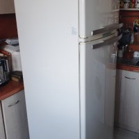 Продавам голям Хладилник WHIRLPOOL ARG 773 с горна камера - NO FROST, снимка 2 - Хладилници - 44015970