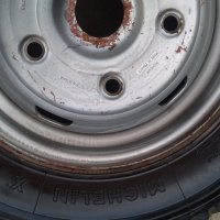 Бусова гума с джанта, снимка 2 - Гуми и джанти - 44082561