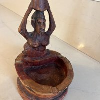 Стара статуетка - пепелник от плътно дърво, снимка 2 - Антикварни и старинни предмети - 43239469
