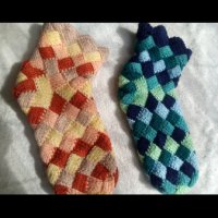 Ръчно плетени чорапи, снимка 6 - Дамски чорапи - 43779861