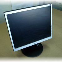 Монитор SONY  17" SDM-S74, снимка 1 - Монитори - 32297097