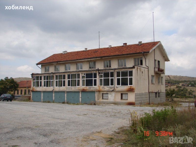 Продава се голям шивашки цех, заедно със земята, снимка 1