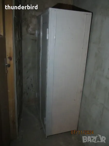 Гардероб метален с две врати, снимка 1
