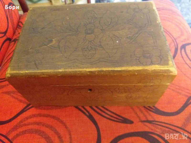 Дървена гравирана кутия, снимка 1