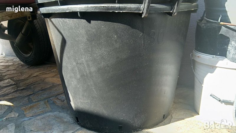 продавам големи саксии  по 130 л, снимка 1