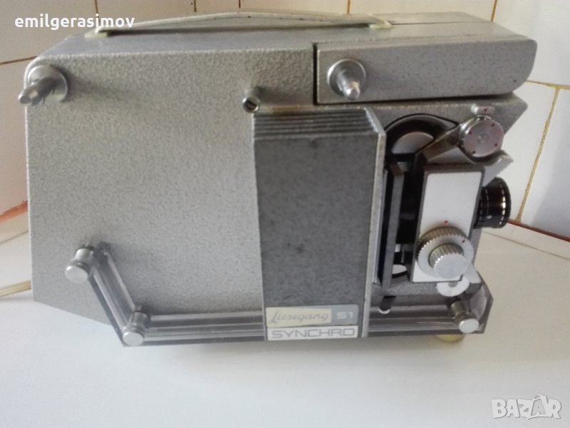 Две немски киномашини и лампи за киномашини. , снимка 1