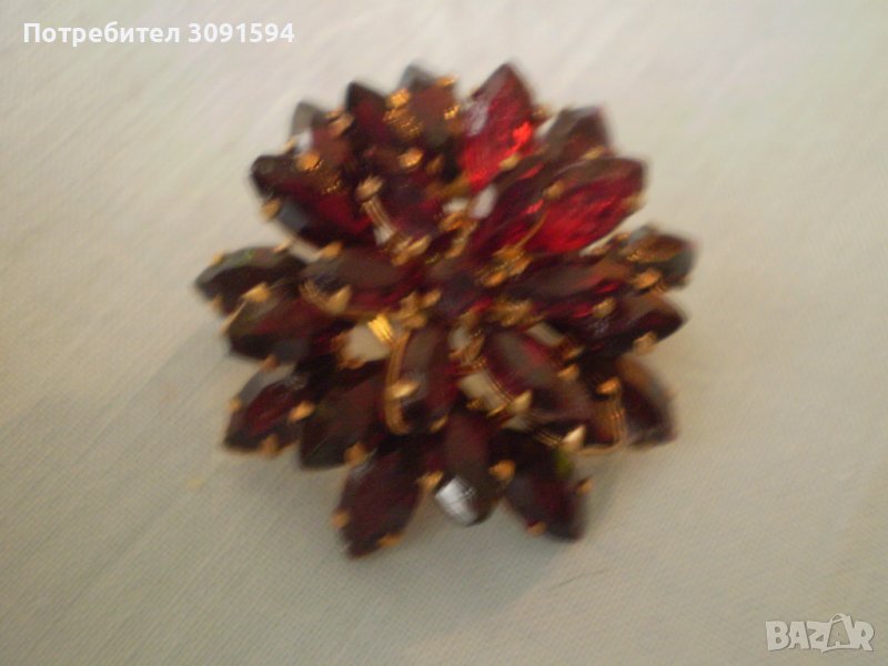 Винтидж брошка червен Чешки кристал месинг, снимка 1