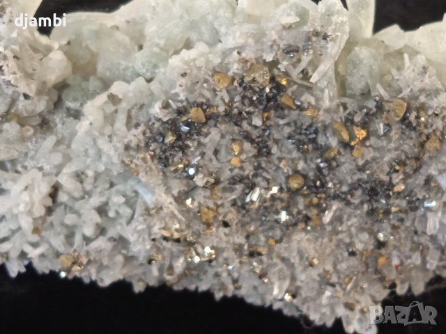 №18,Кварц, Зелен кварц с халкопирит и сфалерит, Кристали Минерали Родопи,, снимка 5 - Декорация за дома - 43341234