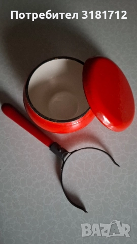 Гювече с ръкохватка. 