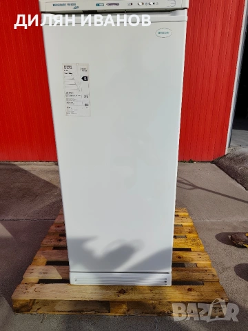 Вертикален фризер Frigidaire 