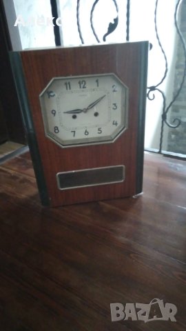 Стар руски стенен часовник