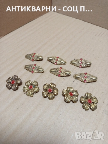 Комплект Стари Бронзови Брошки От Соца. 