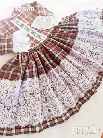 Рокля каре с дантела 