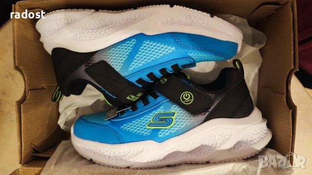 Детски светещи маратонки SKECHERS №30 19см, снимка 2 - Детски маратонки - 53607140