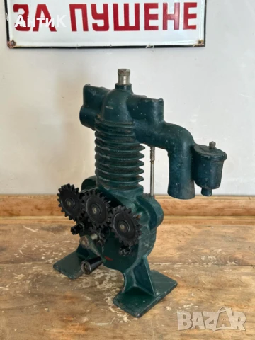 Соц Учебен Макет Модел на Двигател в Разрез, снимка 3 - Антикварни и старинни предмети - 51110858
