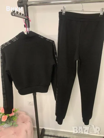 Спортен екип на Guess, снимка 16 - Спортни екипи - 48836351