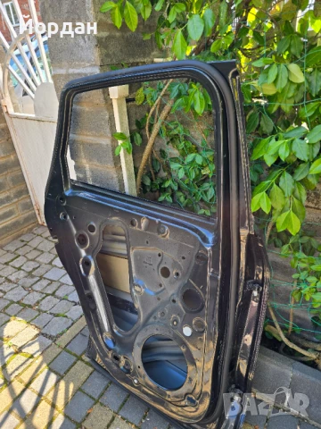 Задна лява врата за Porsche Macan с лайсна, снимка 4 - Части - 50452237