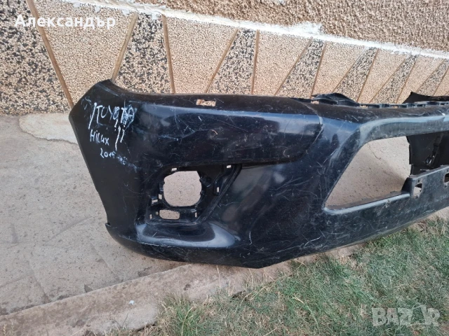 Предна Броня за Toyota Hilux от 2015 година., снимка 2 - Части - 40560367