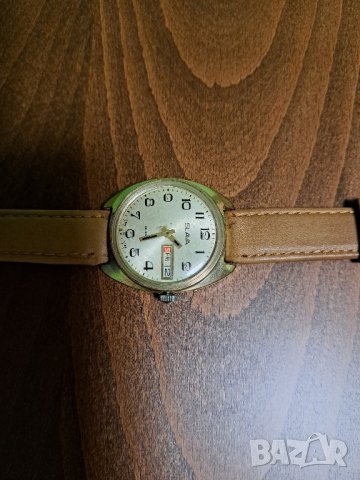 Часовник Слава СССР , снимка 3 - Антикварни и старинни предмети - 43940993