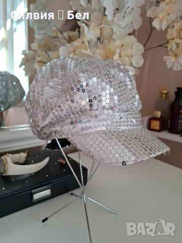 Шапка с козирка 