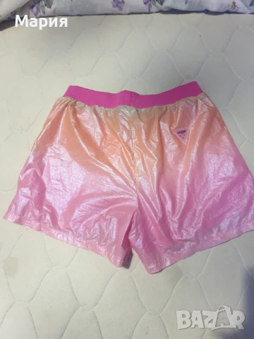 Къси гащи Guess, снимка 2 - Къси панталони и бермуди - 50647768