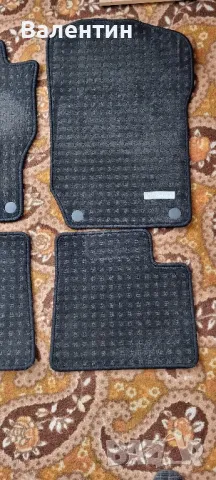 Продавам оригинални мокетни стелки за Mercedes  ML 164, снимка 2 - Аксесоари и консумативи - 49267628