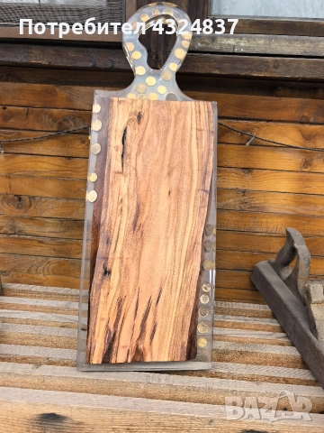 Дъска за мезета от ОРЕХ и епоксидна смола 