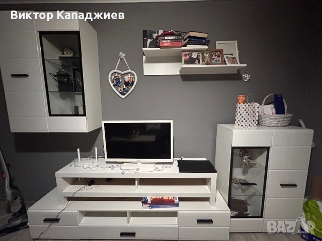 Модулна холна секция с телевизор