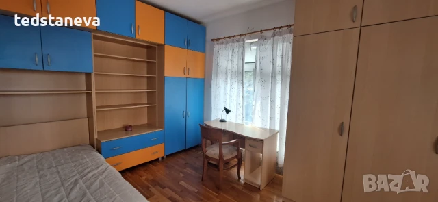 Тристаен под наем Център, целогодишно, снимка 1