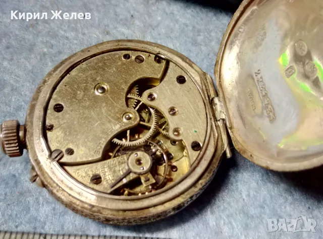 Стар ШВЕЙЦАРСКИ СРЕБЪРЕН ДЖОБЕН ЧАСОВНИК СРЕБРО 925 с КРАСИВО РЪЧНО ОРНАМЕНТИРАН КОРПУС иКАПАК 48389, снимка 13 - Джобни - 48035455